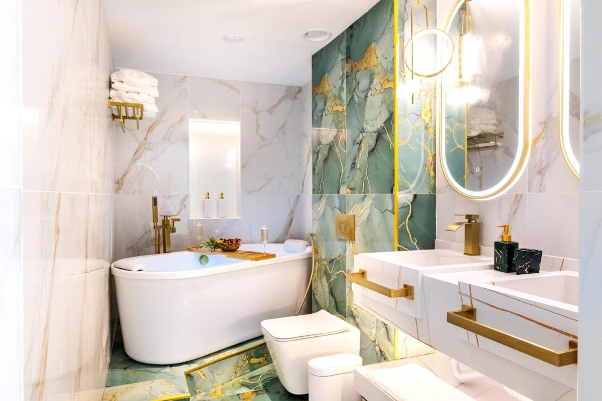 Apartment First Class Chic Modern Urban Escape Dubai