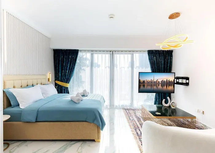 First Class Studio Chic Modern Urban Escape